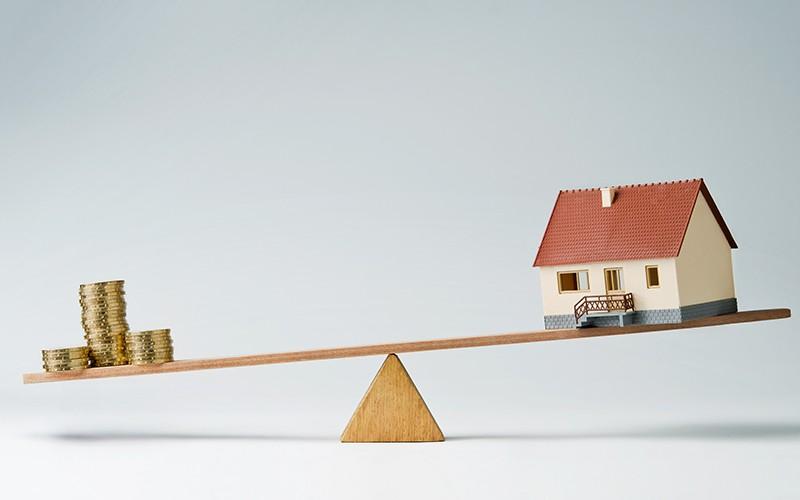 How a Mortgage Broker Can Help You Get Out of Foreclosure